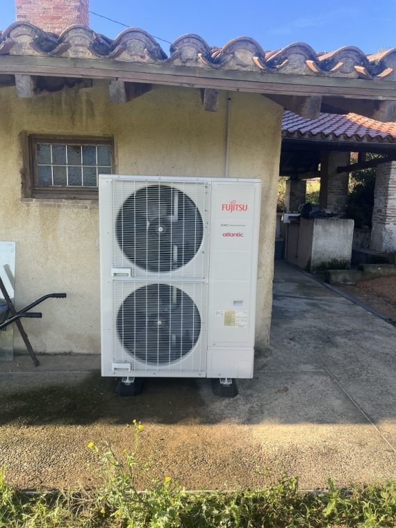 Pose et installation d'une pompe à chalaur air eau à Beaumont de Lomagne., Castelsarrasin, GM Elec